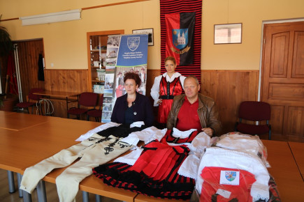 Asociația Jolotca a achiziționat costume populare