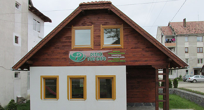 Ditró község turisztikai irodája.